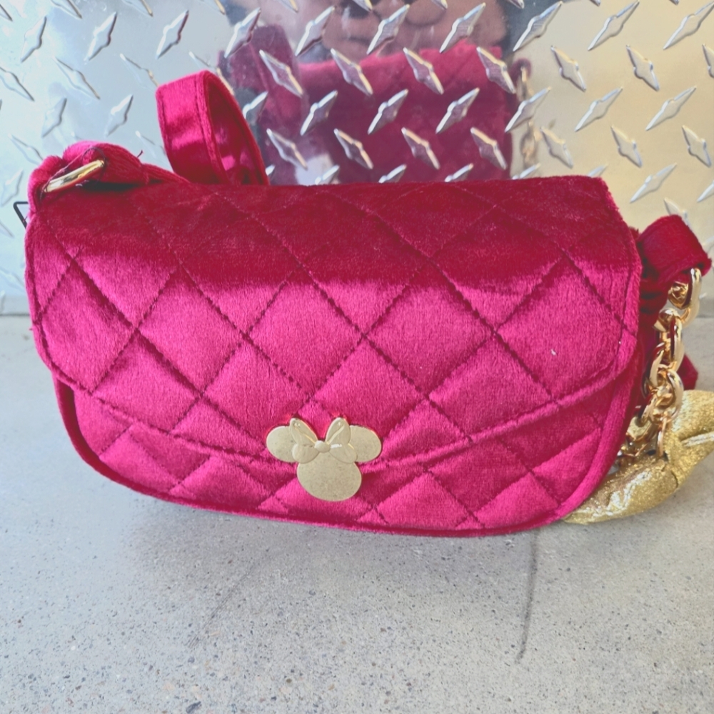 *NWT* Bioworld Disney Minnie Mouse Burgundy Quilted Over the Shoulder Purse